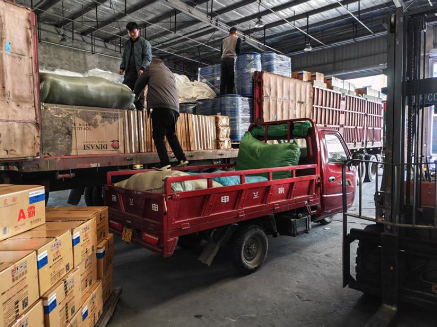 點(diǎn)擊查看詳細(xì)信息<br>標(biāo)題：發(fā)貨現(xiàn)場(chǎng) 閱讀次數(shù)：0