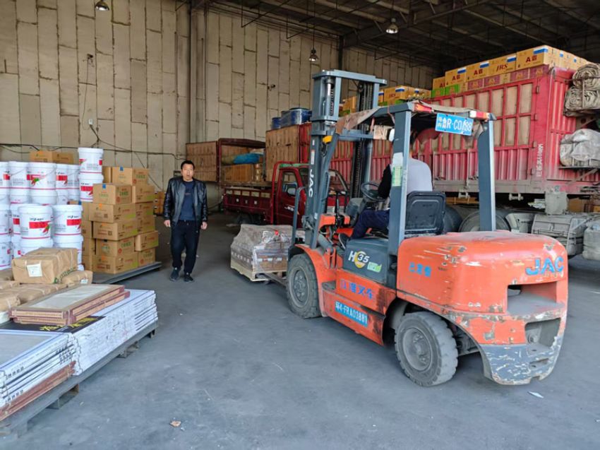 點擊查看詳細(xì)信息<br>標(biāo)題：發(fā)貨現(xiàn)場 閱讀次數(shù)：0