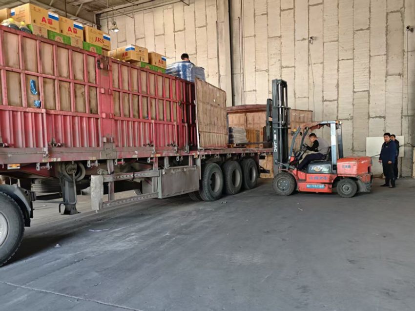 點(diǎn)擊查看詳細(xì)信息<br>標(biāo)題：發(fā)貨現(xiàn)場(chǎng) 閱讀次數(shù)：0